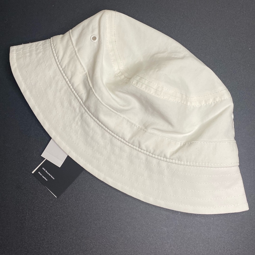 *SOLD* Aritzia White Bucket Hat M/L *SOLD*